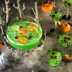 Spooky cocktail recipes for Halloween- Halloween Green Punch