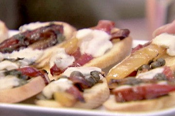 Vegetarian: Bruschetta with Peppers and Gorgonzola