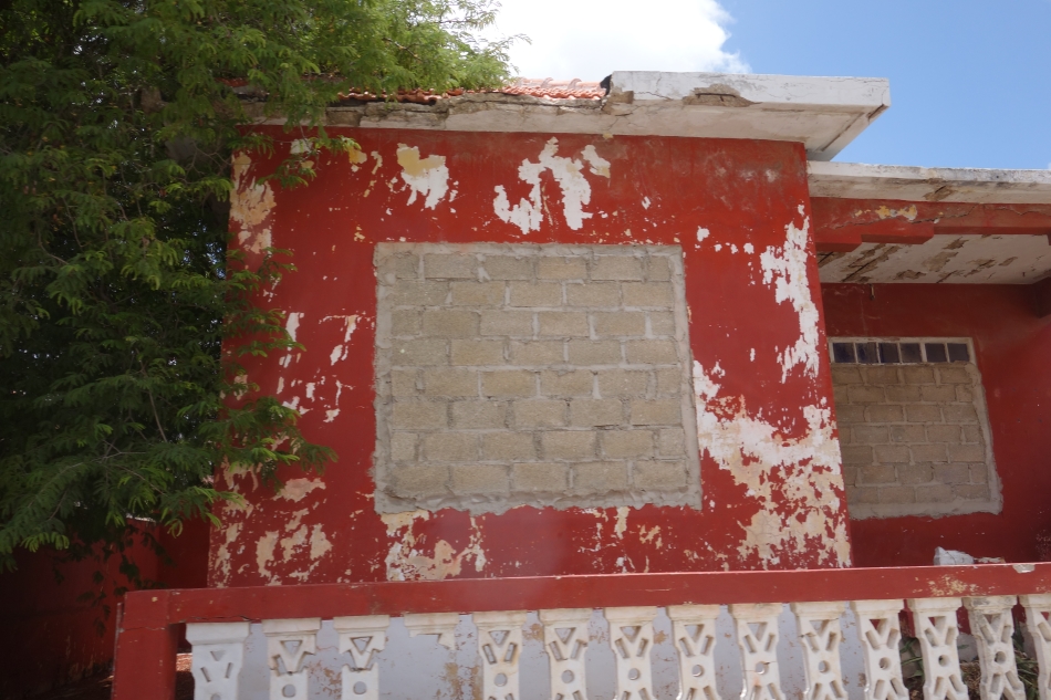 Urban Decay in Curacao-DSC04545