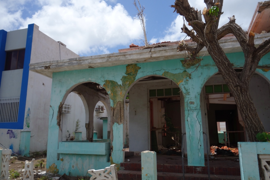 Urban Decay in Curacao-DSC04548