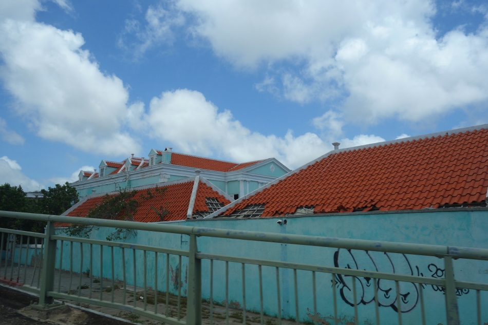 Urban Decay in Curacao-DSC04550