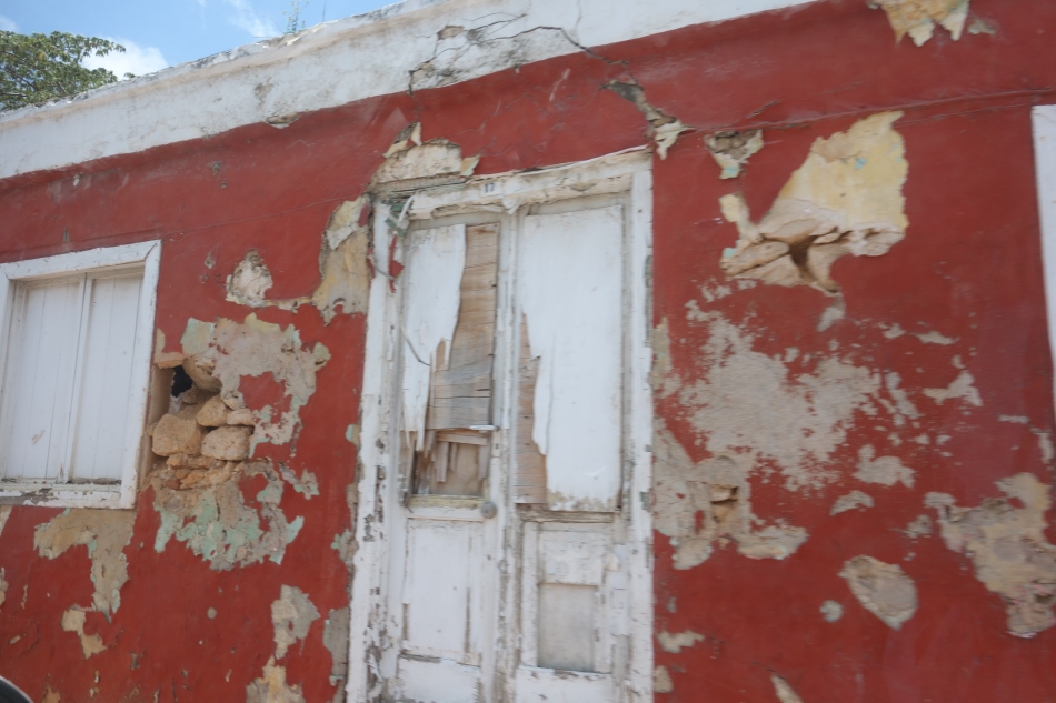 Urban Decay in Curacao-DSC04840