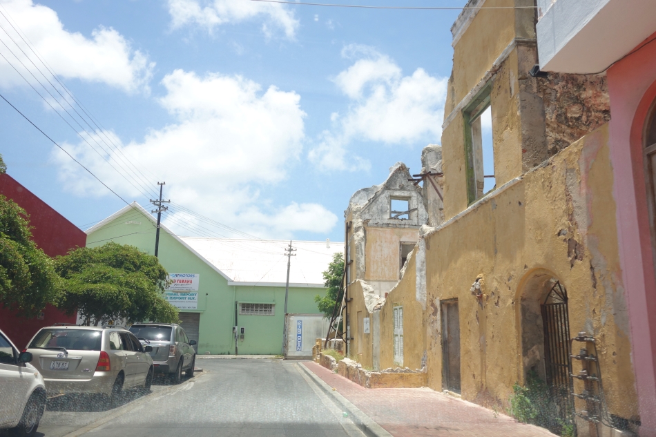 Urban Decay in Curacao-DSC04843