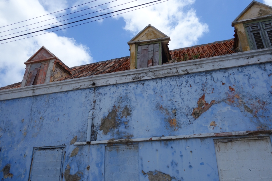 Urban Decay in CuracaoDSC04531